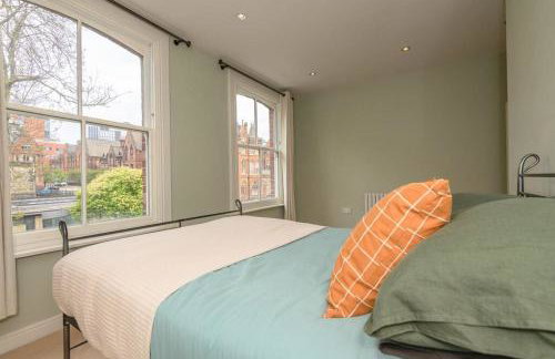 Stylish Leeds City Centre Retreat with Private Terrace & Hottub - Foto 13