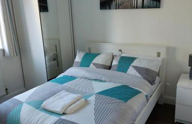 Spacious 4 Bed house with parking and garden at Reading - Photo 8