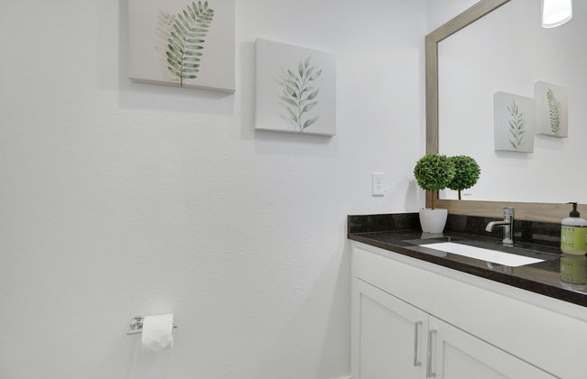 Soaring 2-level Point Venture Home on Lake Travis - Foto 22