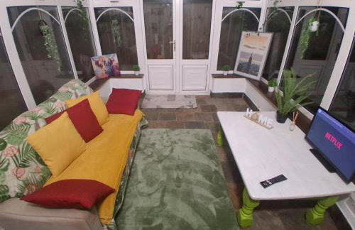 Central Bedford FREE Parking & Private Garden& Conservatory Perfect for large group of people - Foto 4