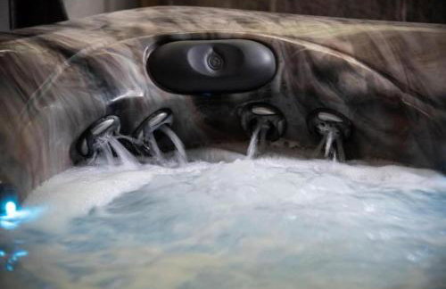 Southern Comfort Retreat with a private hot tub - Foto 9