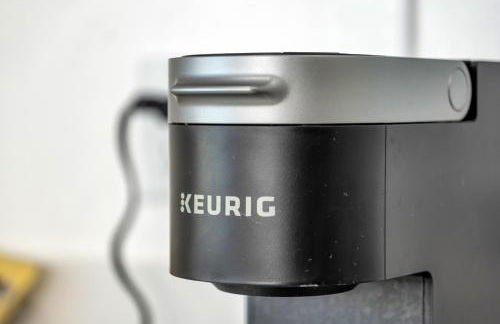 Modern Cottage, Hot Tub, Bistro Patio, Putting Green, Walk to All! - Foto 6