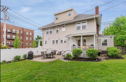 3BR/2.5 BA Townhouse |Downtown Salem w/Parking - Foto 6