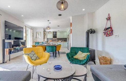 Awesome Home In Zagvozd - Photo 4
