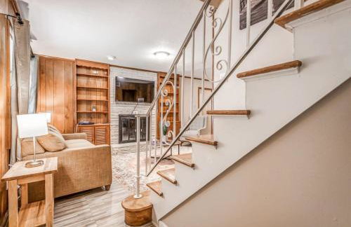 Minutes from the Airport - Wonderful Warrington - Photo 36