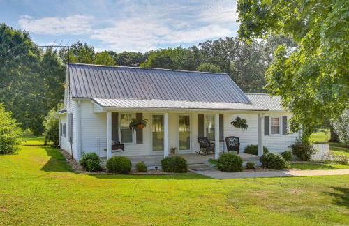 Home 9 Mi to Dtwn Springfield with Porch and Yard! - Foto 1