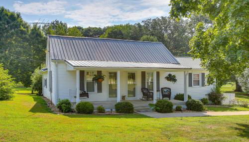 Home 9 Mi to Dtwn Springfield with Porch and Yard! - Foto 1