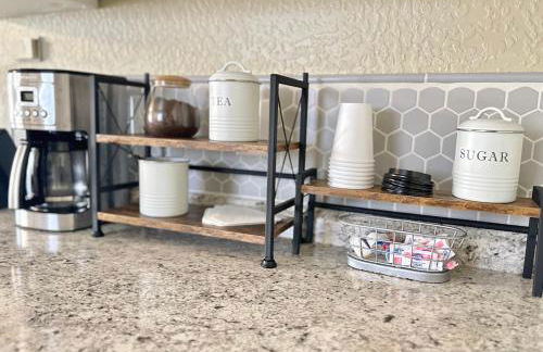 Near Downtown- Kitchen-washerdryer-parking - Foto 37