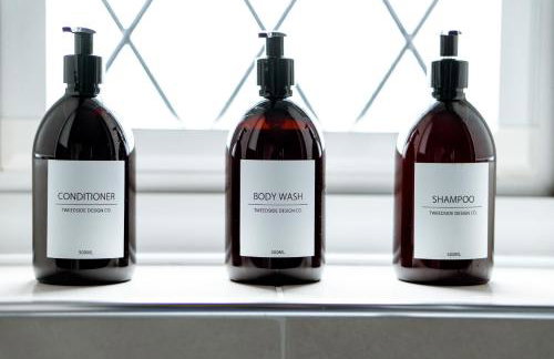 4 bed family home wifi, netflix, parking, close to wicksteed park - Photo 47