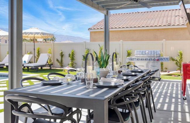 Desert Eden by Avantstay 6BR w/ Ensuite Backyard Oasis w/ Pool & Hot Tub! - Foto 45