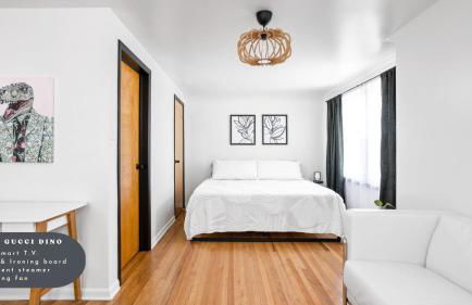 5BR 2BA Fun Family Home Sleeps 12 Pinball TVs 15m DT - Foto 11