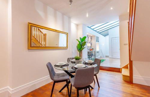 Luxury Spacious Flat For 4 Guests & Free Parking - Photo 2