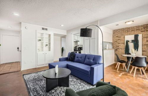 Your Comfy King Suite Getaway - Sleeps 4 - Pool, Prkg - Foto 9