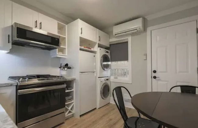 Casa Queen East - Modern 2BR Suite - Photo 4