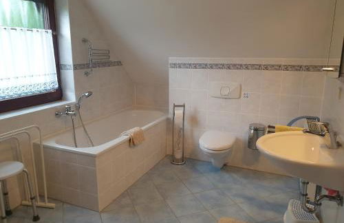 Martha - Ferienhaus, 3 Schlafzimmer, 2 bis 6 Personen, S-Bahn nach Berlin, Strausseenähe, ruhige Lage - Foto 17