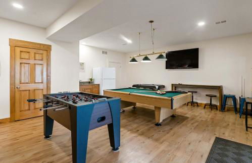 Impressive Dual Woods and Lake Homes That Sleep 32 - Foto 41