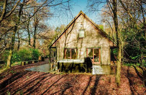 Denstone, woodland lodge with hot tub for 8 - Foto 39