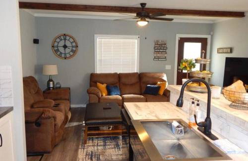 Lakefront Oasis with Private Hot Tub - Foto 2