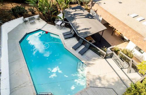 5BR Oasis with Pool, Arcade, Sauna - Photo 37