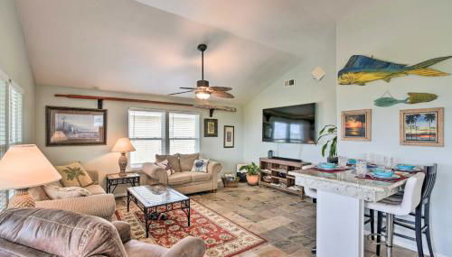 Unwind Poolside, Walk to Beach! Galveston Retreat - Foto 2