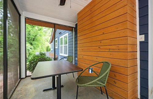 Chic 3BR Bungalow with Screened Porch & Patios - Foto 20
