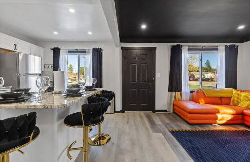 Dark House With HotTub TV in Rooms - Foto 14