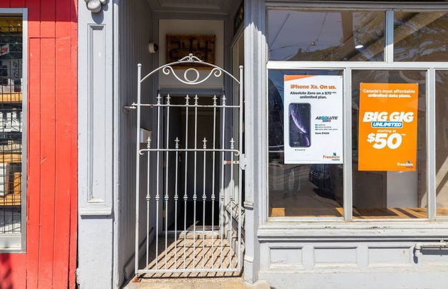 Casa Queen East Jaw Dropping 3BR Suite - Photo 22