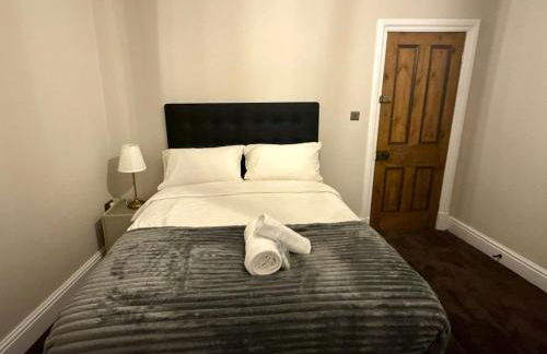 Large Luxury 4 bedroom home with parking - Foto 55