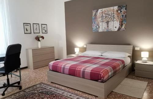 AT HOME IN CREMONA - Foto 3