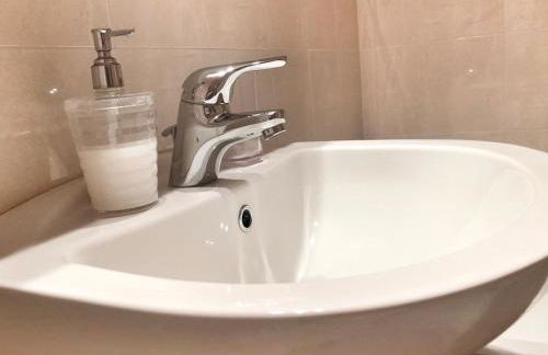 Seaview 2nd flr. apt. next to the beach, wifi,a/c,p/c media. - Foto 10