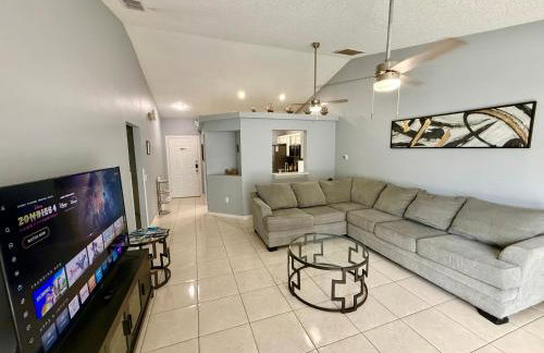 Grand Deluxe Pines 3BR Pool Home near Disney - Foto 12