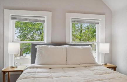 Blue & Gold Retreat sleeps 14 Minutes from ND - Photo 44