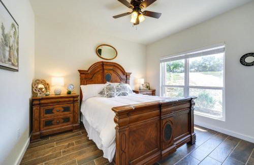 Center Point Countryside Cottage with Deck, Grill! - Photo 10