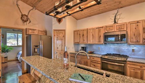 Stunning Home with Fire Pit, 11 Mi to Mt Yale! - Foto 3