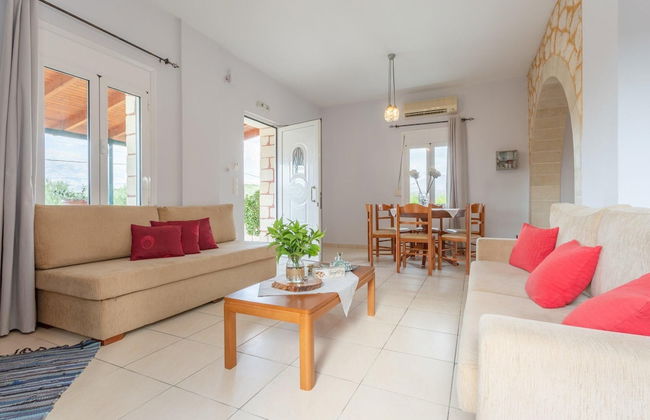 Villa Giannis Large Private Pool Walk to Beach A C Wifi Car Not Required Eco-friendly - 2088 - Foto 5