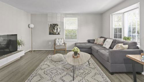 Luxury End Unit Townhome Just 40 Minutes from DC, Pet-Friendly, Privacy Fenced - Foto 5