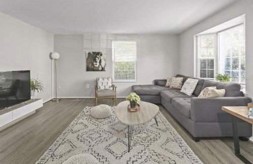 Luxury End Unit Townhome Just 40 Minutes from DC, Pet-Friendly, Privacy Fenced - Foto 5