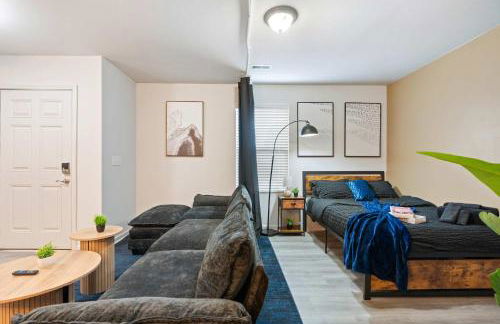 4BR Townhouse King Bed 2-Story Near NC State - Foto 47