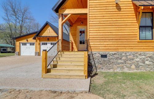 Riverfront Mountain View Cabin with Deck and Grill! - Foto 35