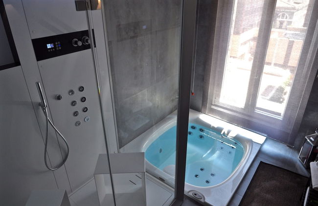 Place 24 Suites & Wellness - Photo 27