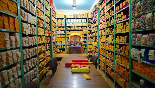 Tour de la cultura budista por Dharamshala - Foto 2, Manuscritos budistas en una biblioteca