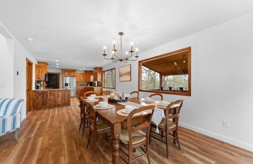 Remodeled Lakefront Cabin, shuffleboard, Starlink - Foto 31