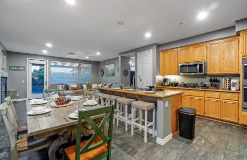 Entire Private Home with 5 Bedrooms 4 Bathrooms 3000 Sq ft Villa, Pool, Hot Tub, Nature, Garage, Winery, Available Now - Foto 63