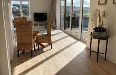 Studio Cabin Retreat with Hot Tub Sea and Downs views in Seaford with own garden - Foto 14