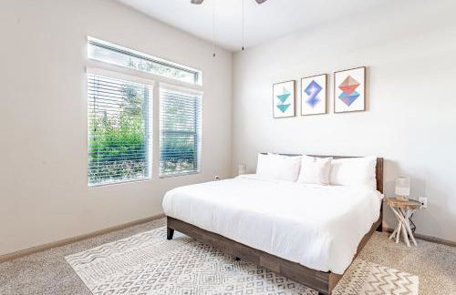 Spacious 2BR King Bed Suites Close to Downtown and Airport - Foto 16