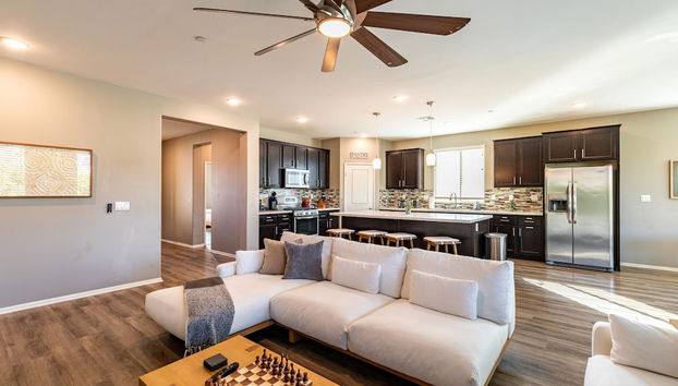 Luxe Indio Stay w Pool Tiki Bar Fire Pit Near Coachella Longfellow - Foto 4, Habitación