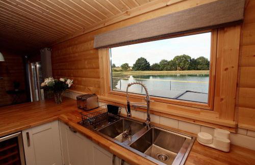 Cambridgeshire Lakes - luxury lodges in a stunning lake location - Foto 38