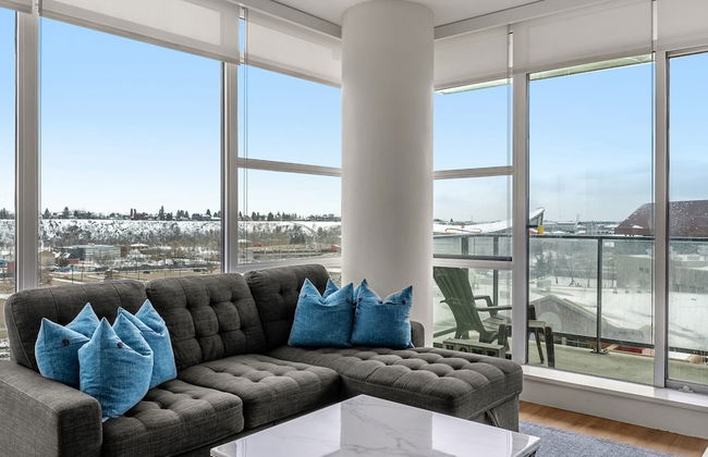 By Stampede Free Parking Banff Pass Wine More - Photo 6