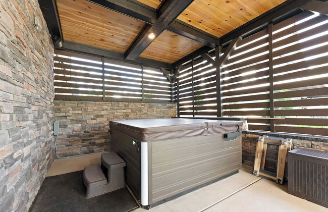 Black Bear Lodge by Avantstay Lakefront, Dock, Pool, Theater Sleeps 20+ - Foto 5