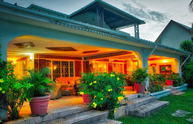 Ocean Beach Villa - Photo 2